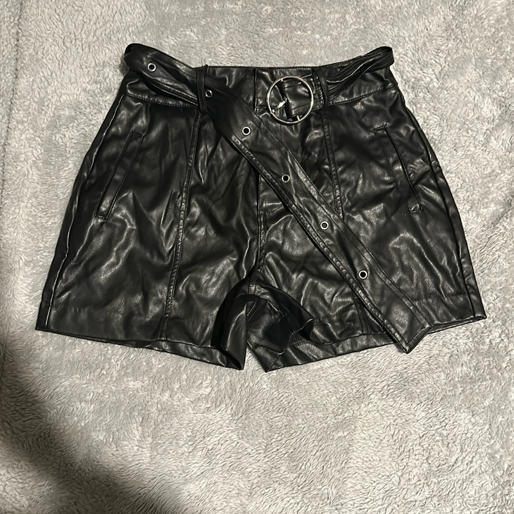 Leather shorts w/belt